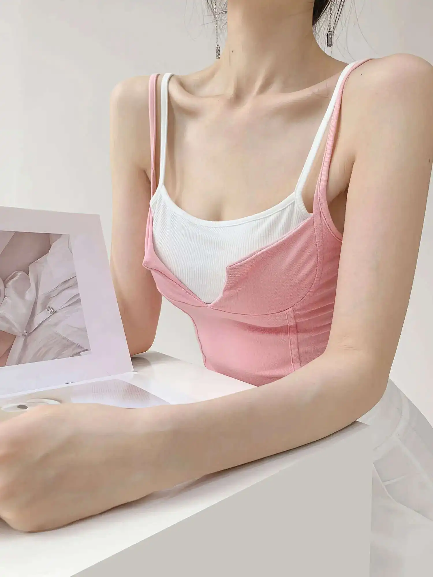 Женский жилет на бретельках в пиканском американском стиле с низким воротником и небольшим слингом, лето 2024, новый тонкий короткий топ с цветными блоками, состоящий из двух частей V913