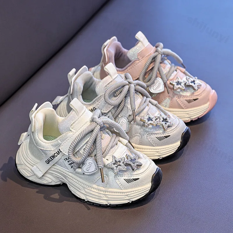 

Children's Casual Sports Shoes 2025 Autumn New Sneakers Girls Fashion Running Shoes Love Decoration Kids Outdoor Walking Shoes