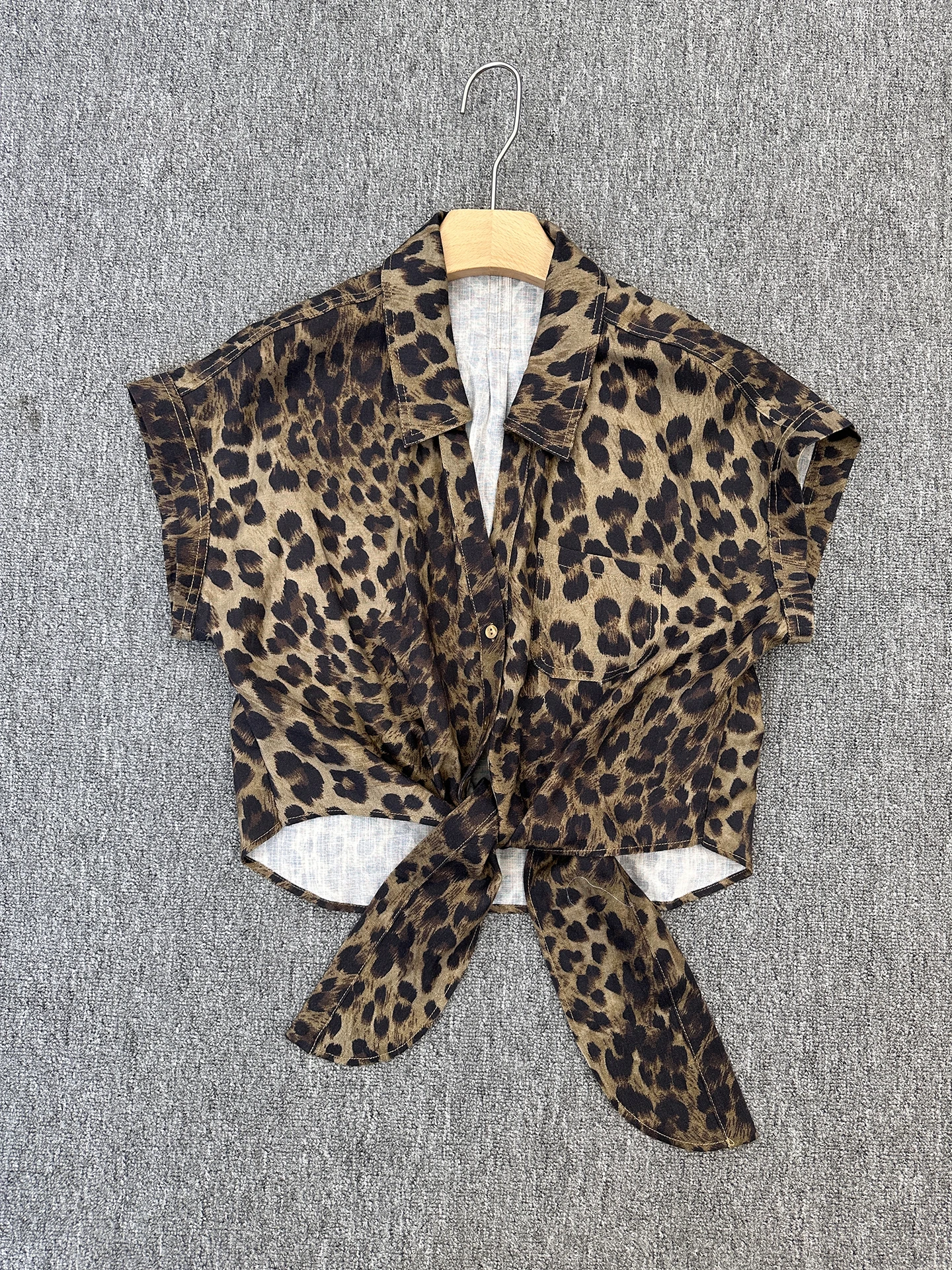 

Casual Loose Women's Short Sleeve Shirt Summer 2026 New Style Leopard Print Versatile Design Belted Top European Fashion