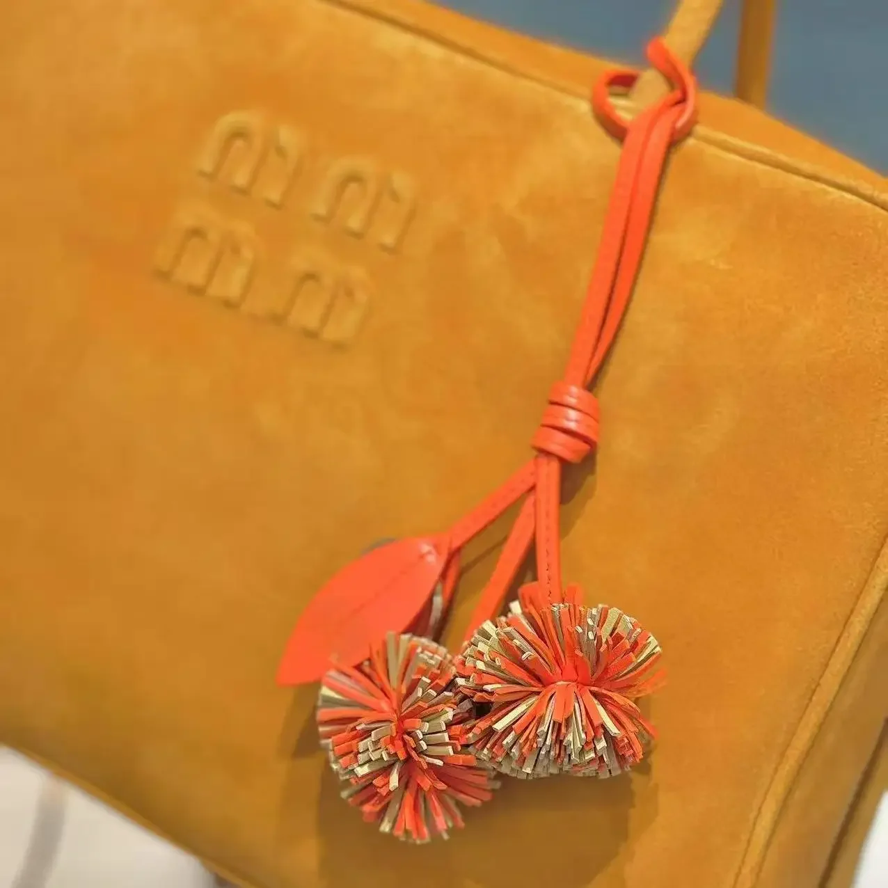 

Fashion MIU Series Pendant Butterfly Ball Control Exquisite Bag Pendant Genuine Leather Hand-crocheted Popular Home Accessories