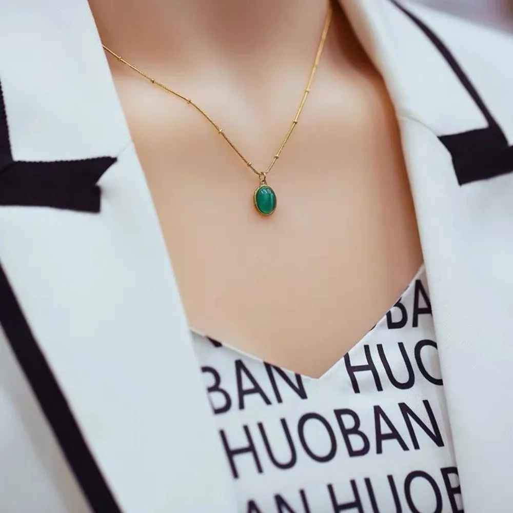 Retro Personality Emerald Stone Pendant Necklace for Women Charm Stainless Steel Opal Collarbone Chain Luxury Jewelry Accessory