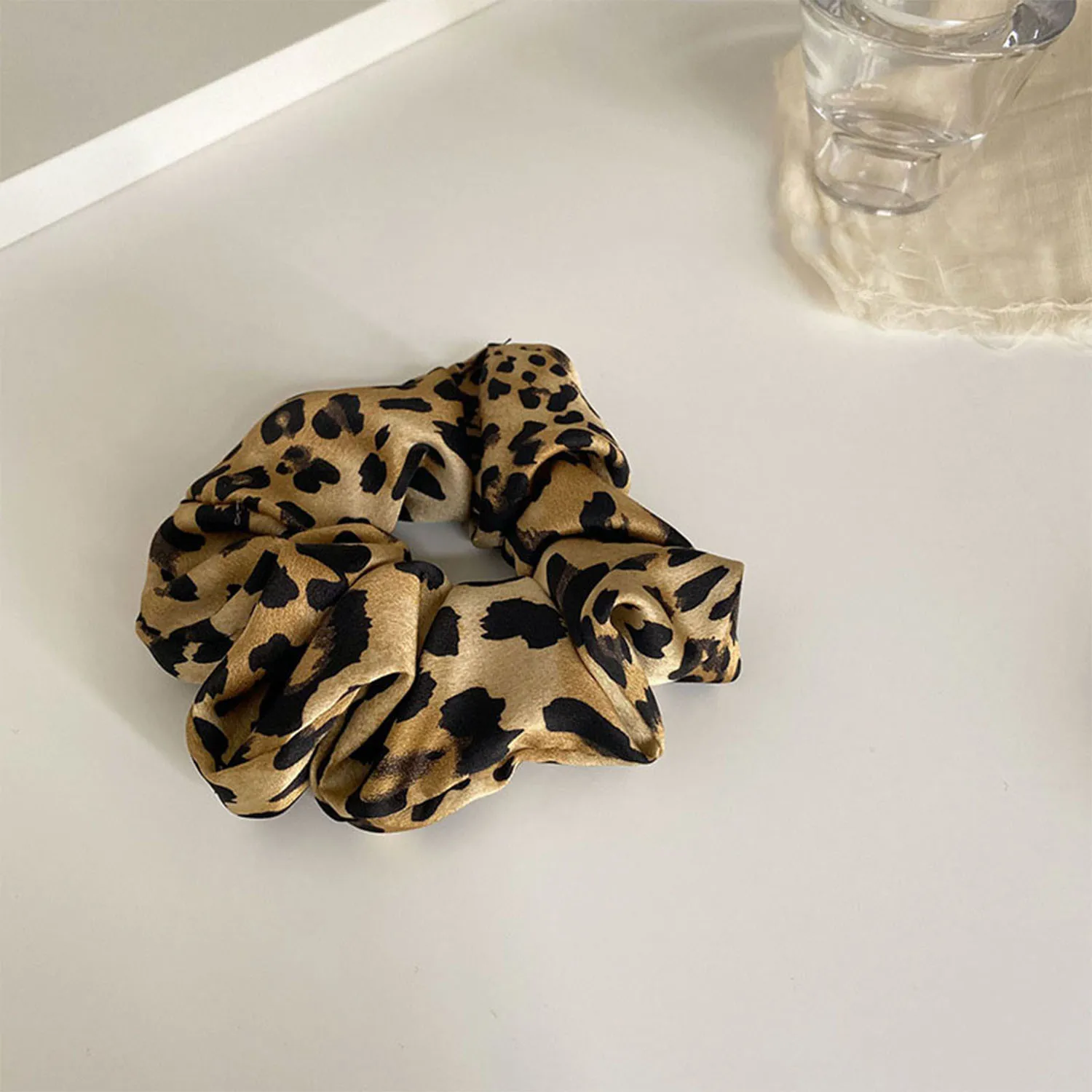 Scrunchies de cabelo de pano vintage com estampa leopardo para mulheres, cordas elásticas grandes, laços básicos, moda, 1pc