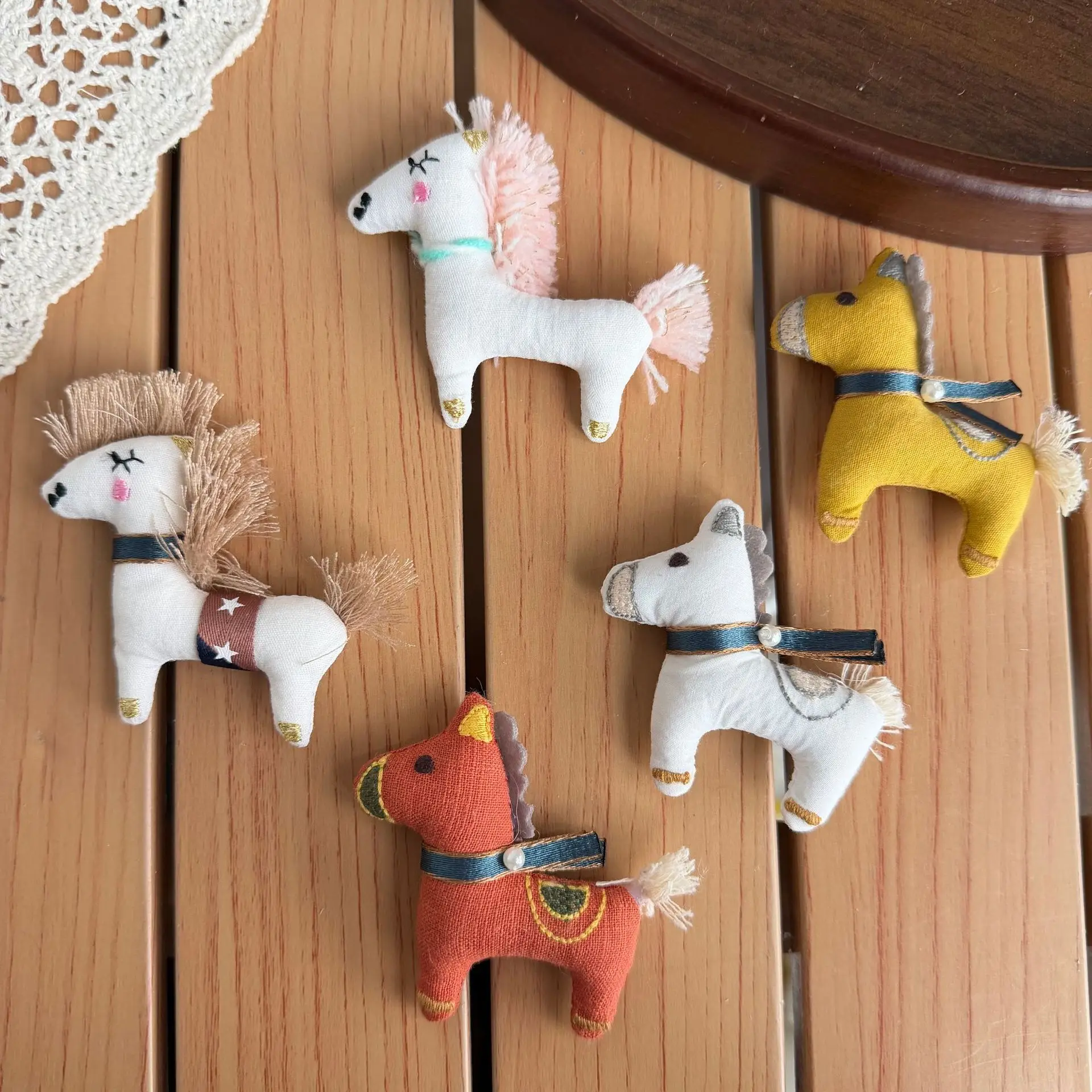 

Hand Knitted Stuffed Cartoon Pony Bag Ornament DIY 3D Craft Accessory for Purse Backpack Knit Doll Pendant Cute