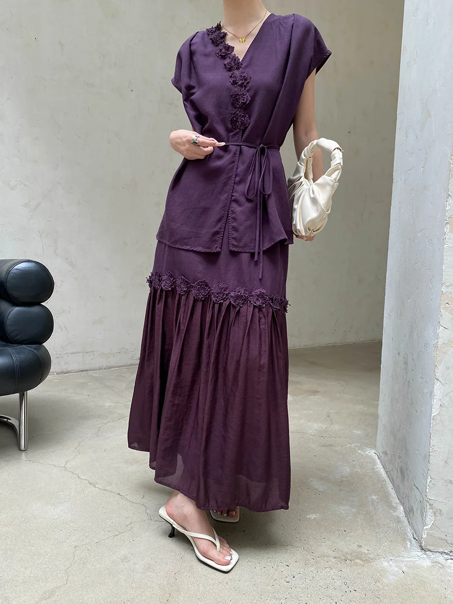 

Summer women's casual solid color three-dimensional flower V-neck short sleeved shirt and skirt set
