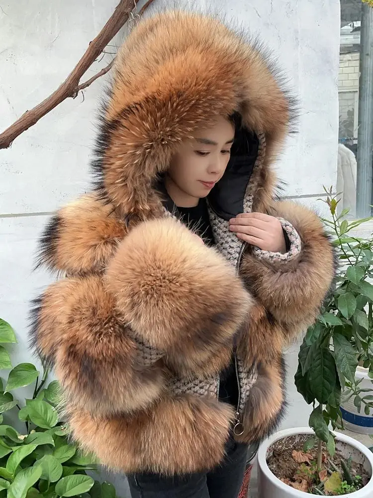 Рисунок 2 - Женская куртка с капюшоном QUEENTINA