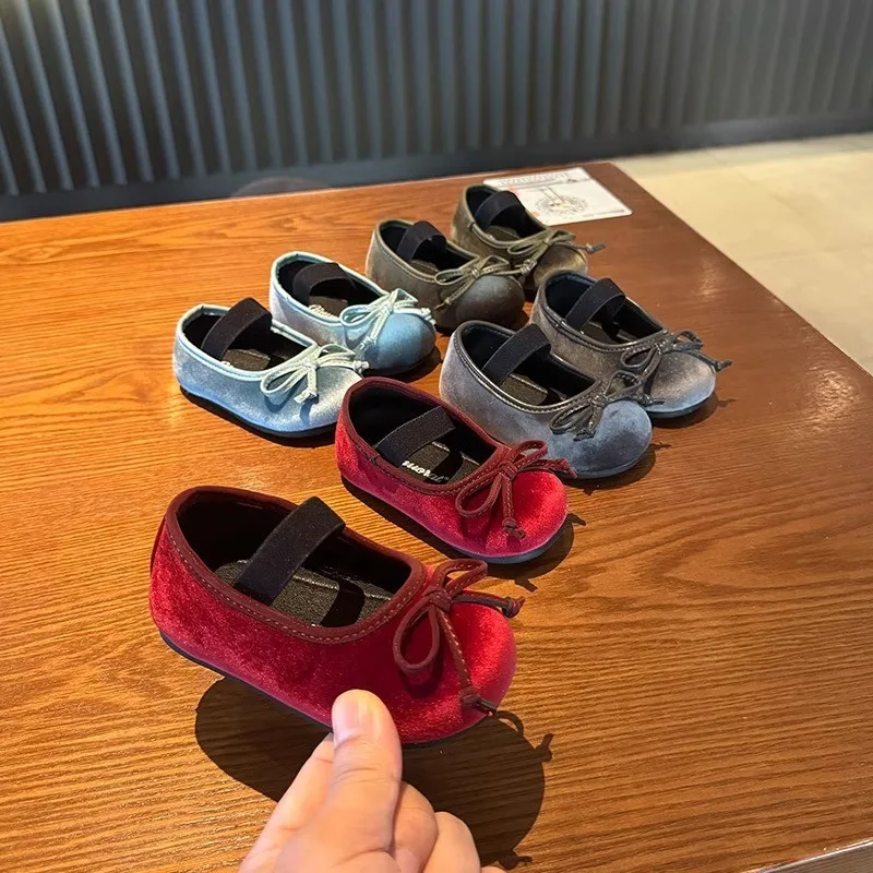 

Модная обувь принцессы для девочек, новинка 2023 года, осенняя детская кожаная обувь, простая универсальная повседневная обувь для девочек, нескользящие детские первые ходунки