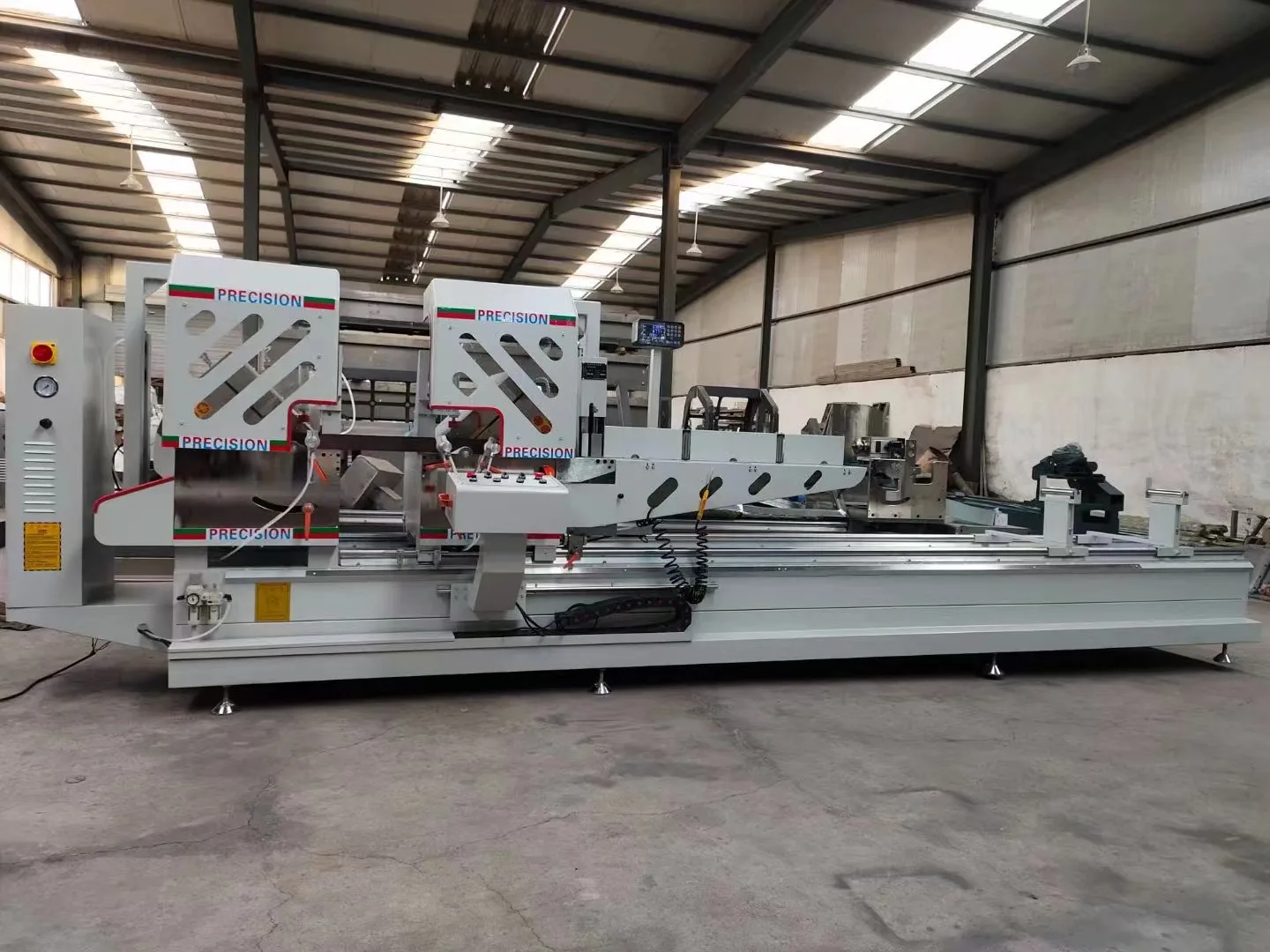 الألومنيوم الشخصي مزدوج الرأس 45 درجة 90 درجة آلة قطع زاوية باستخدام الحاسب الآلي للبيع #2