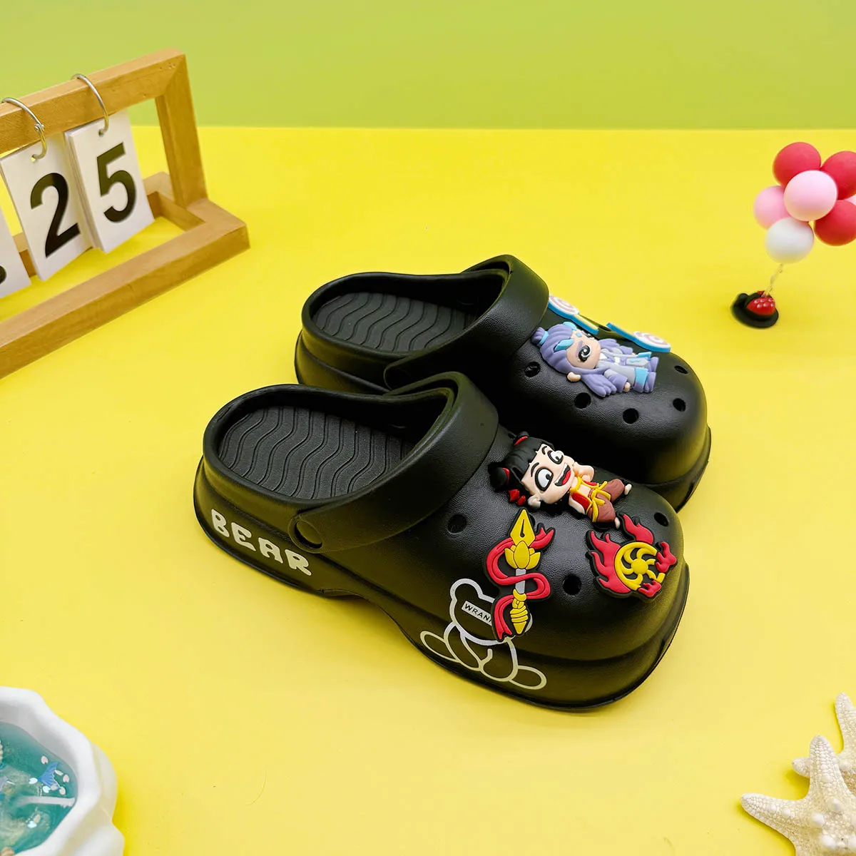 Nezha Bing Baru Sandal Anak Laki-laki dan Perempuan Keluarga Modis dan Serbaguna Eva Bakiak Musim Panas Anti-selip Sol Lembut E05