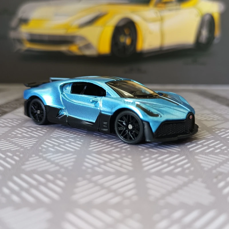 1:64 محاكاة Bugatti DIVO سبيكة السوبر نموذج سباق زخرفة ثابتة صغيرة الحجم الديكور مجموعة الهدايا
