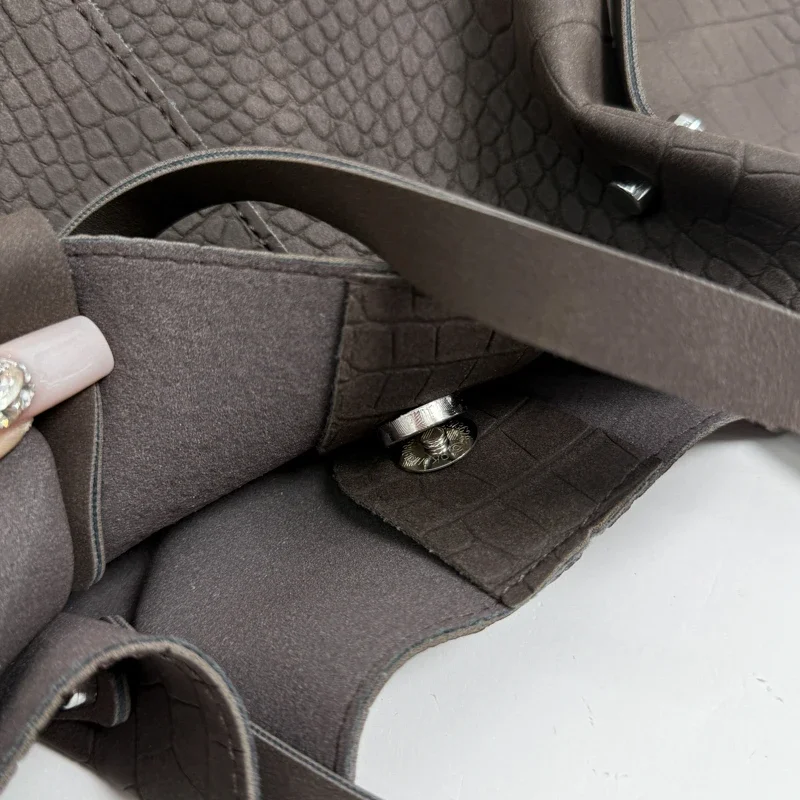 Elegante Krokodil-Prägung Leder-Handtasche für Damen Luxus-Designer Große Kapazität Schultertasche Breitflügel-Handtasche – Detail 7