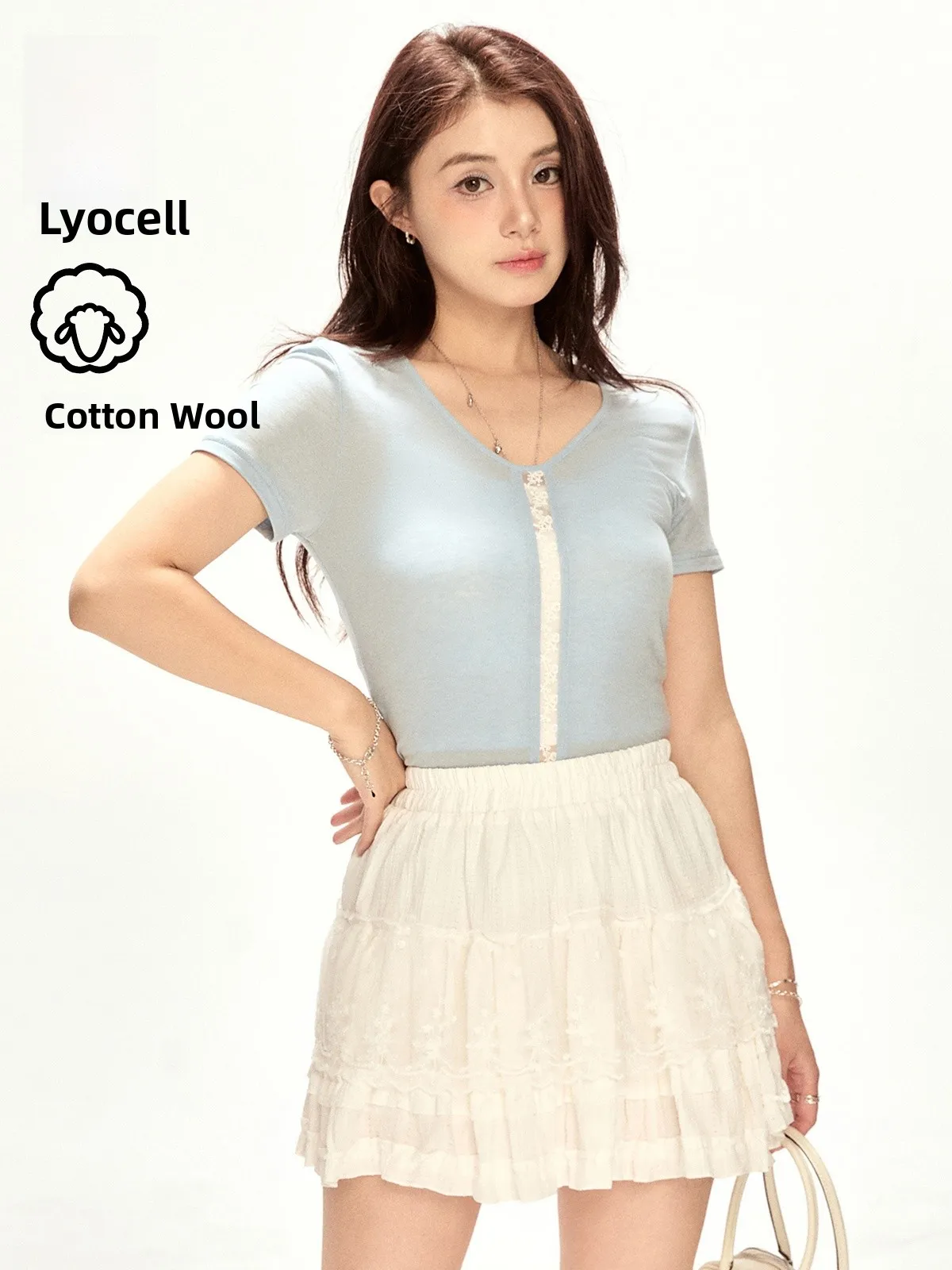 

Уникальная женская футболка с V-образным вырезом, летняя, тонкая, из лиоцелла, очень красивая, модная, приталенная, стильная.