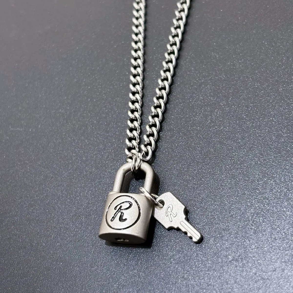 Anime NANA Necklace Oosaki Nana Honjo Ren Key R Lock Unisex Punk Pendant Cosplay Vintage Matte Choker Jewelry Accessories