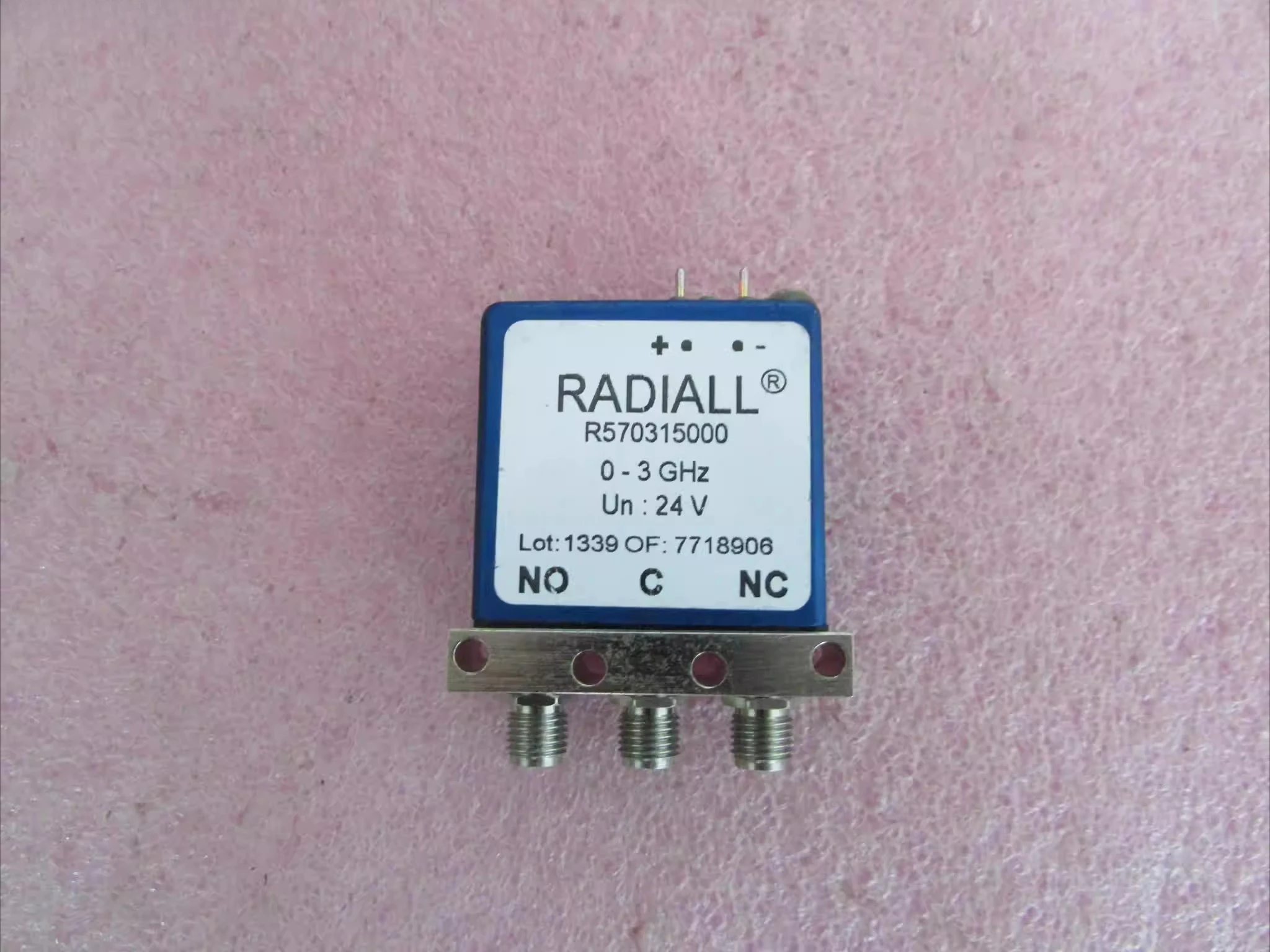 interruttore-spdt-a-microonde-rf-radiall-r570315000-24v-dc-3ghz-300w-coassiale