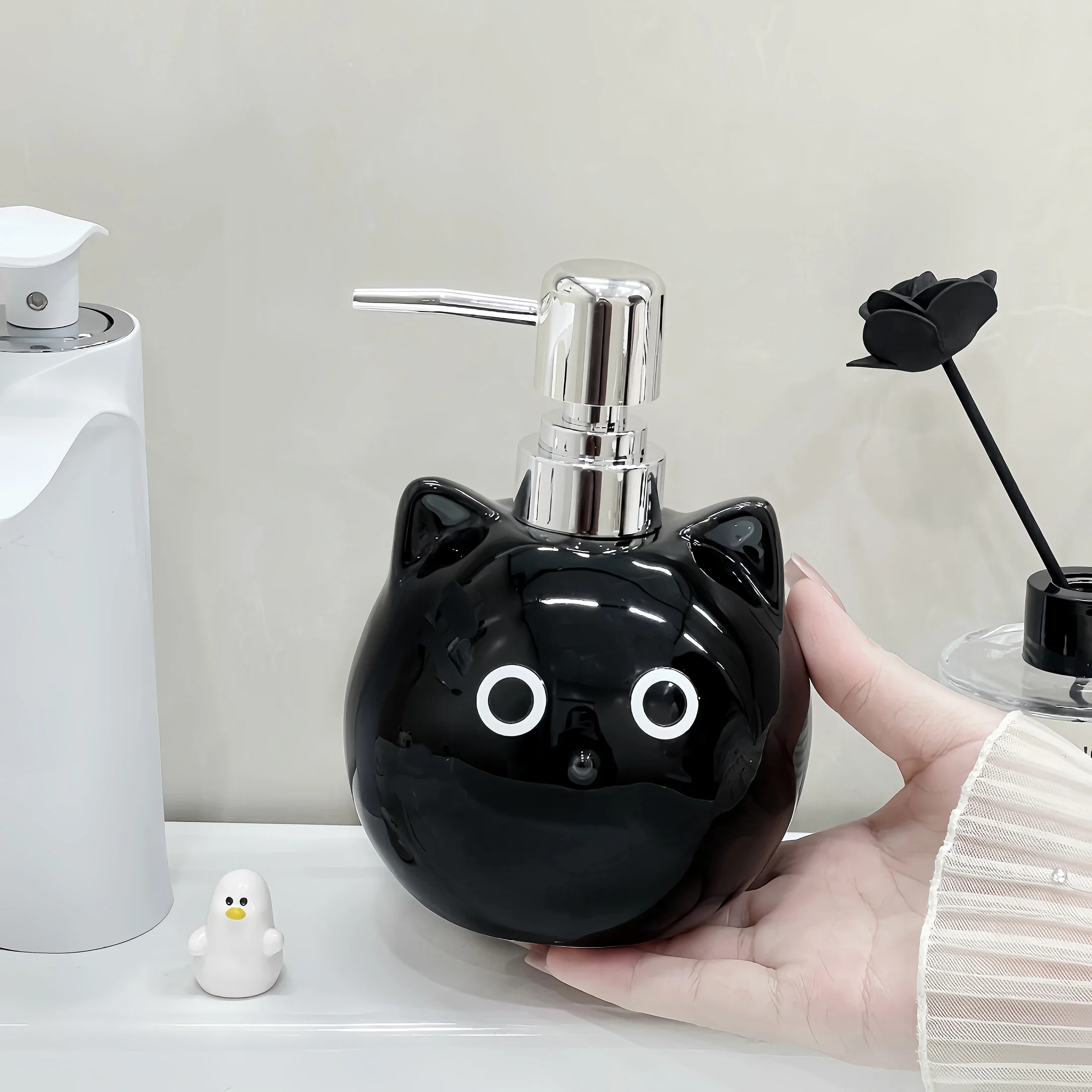 

Black cat creative press type lotion bottle ceramic hand sanitizer bottle shower gel shampoo bottle bathroom accessories