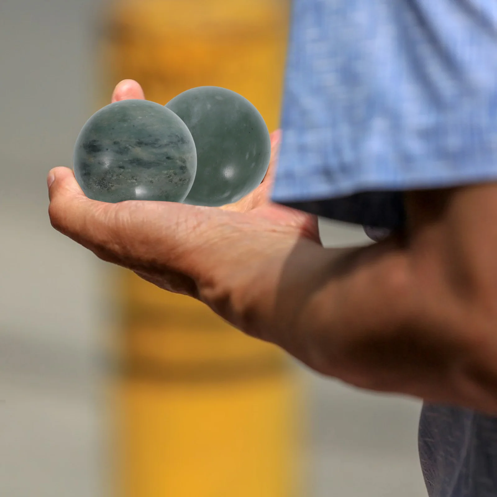 

2Pcs Jade Baoding Balls Handheld Finger Ball Natural Polished Fitness Sphere for Hand Exercise Relaxation Meditation with Box