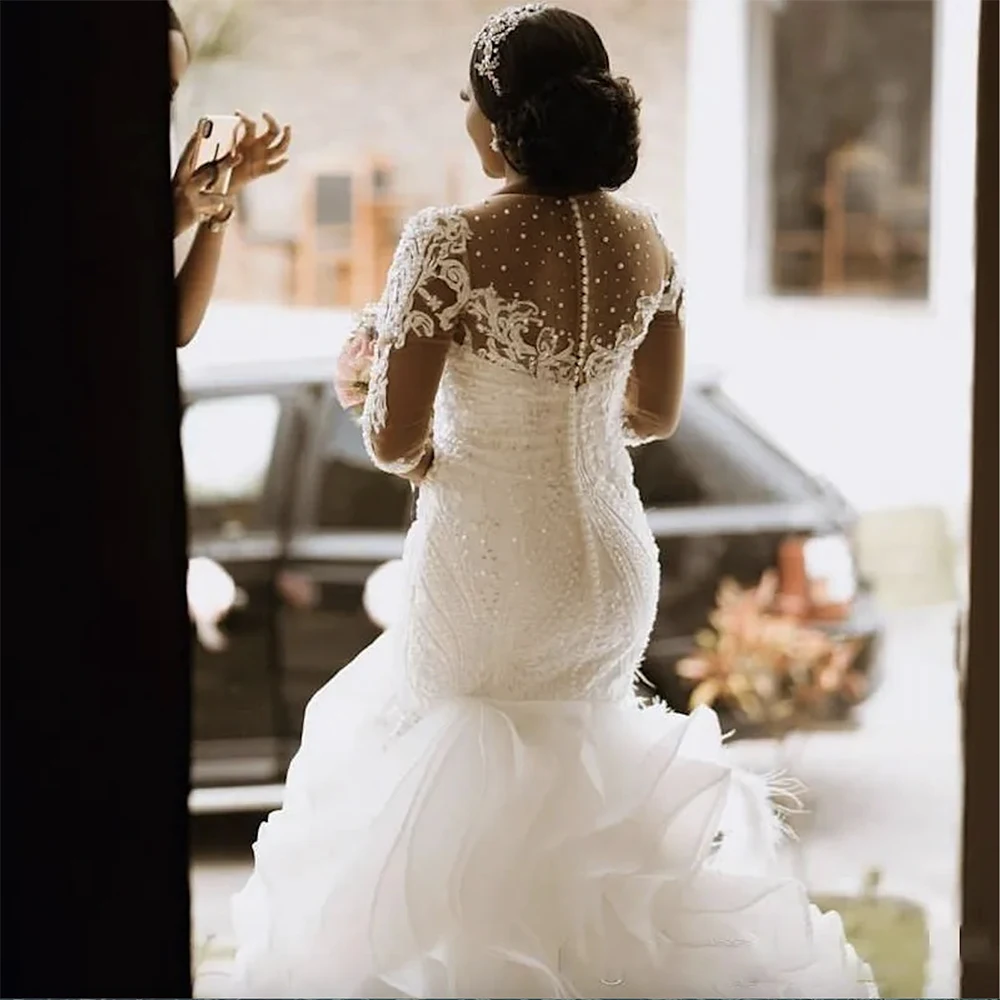 تخصيص شير الرقبة تسلق الخرز يزين حديقة فساتين الزفاف رداء دي الزواج 2025 متعدد الطبقات كشكش زي العرائس
