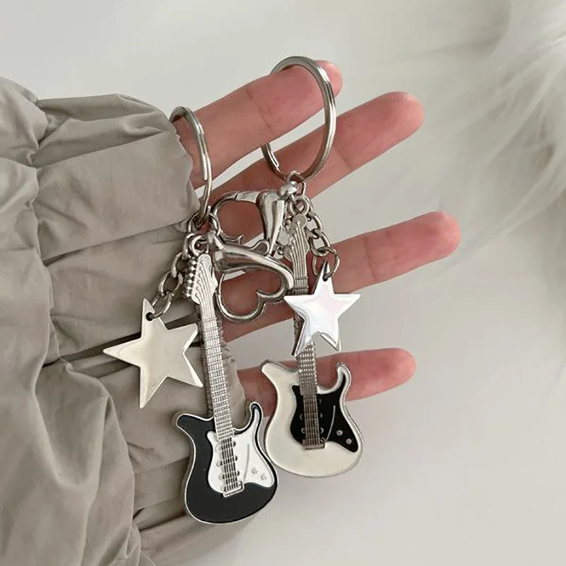 Y2K Guitar Star Keychain Trend Fashion Metal Car Key Chain Hanging Decor Retro Bag Pendant Accessories Couple Keyring Girl Gifts