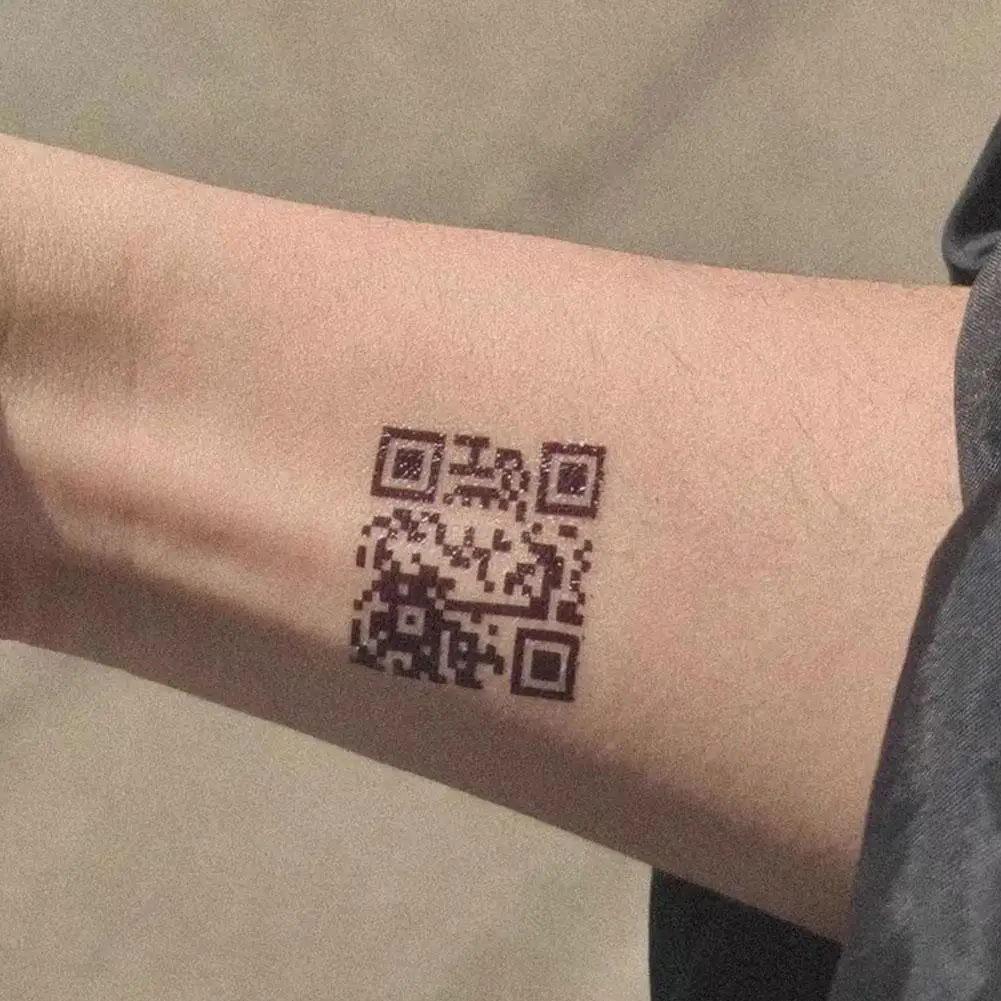 Adesivi per tatuaggi temporanei uomo donna Creative LoveQR Code Tattoo Stickers Scan Code sorpresa confessione tatuaggio finto impermeabile