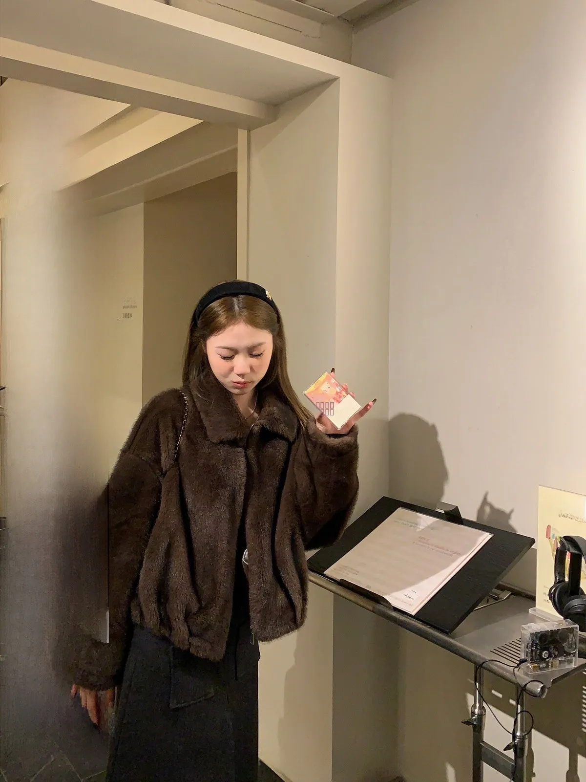 

Женская зимняя куртка FANCHOU с воротником-стойкой из искусственного меха, экологичная, из искусственной кожи, с интегрированным мехом, новая модель, повседневная