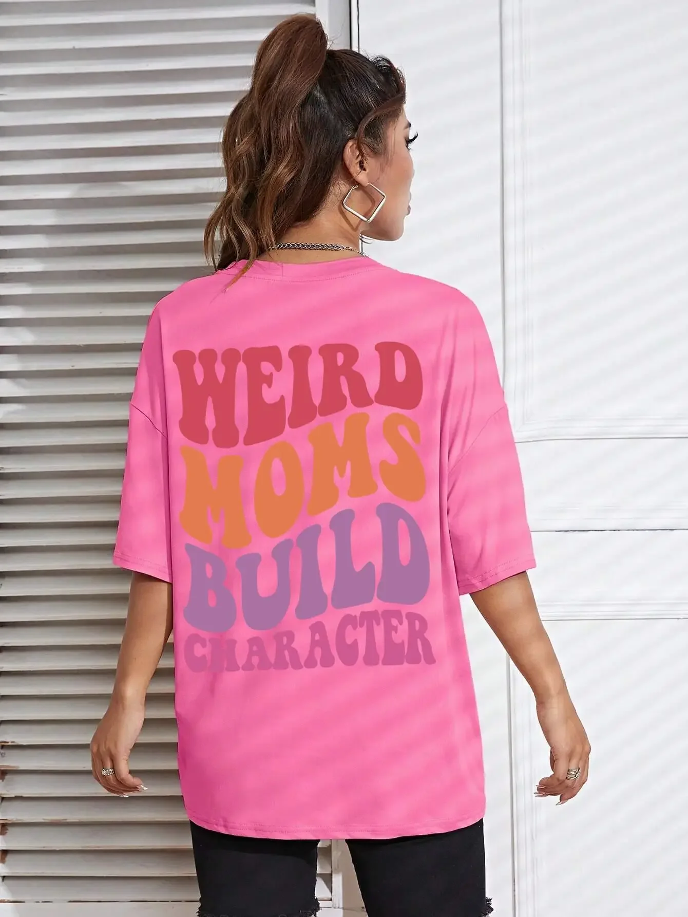 เสื้อยืดลาย Weird Moms Build Character สำหรับผู้หญิง สไตล์สตรีทลำลอง เสื้อยืดฮิปฮอป เข้าได้กับทุกชุด เสื้อผ้าฤดูร้อน ระบายอากาศได้ดี แขนสั้น