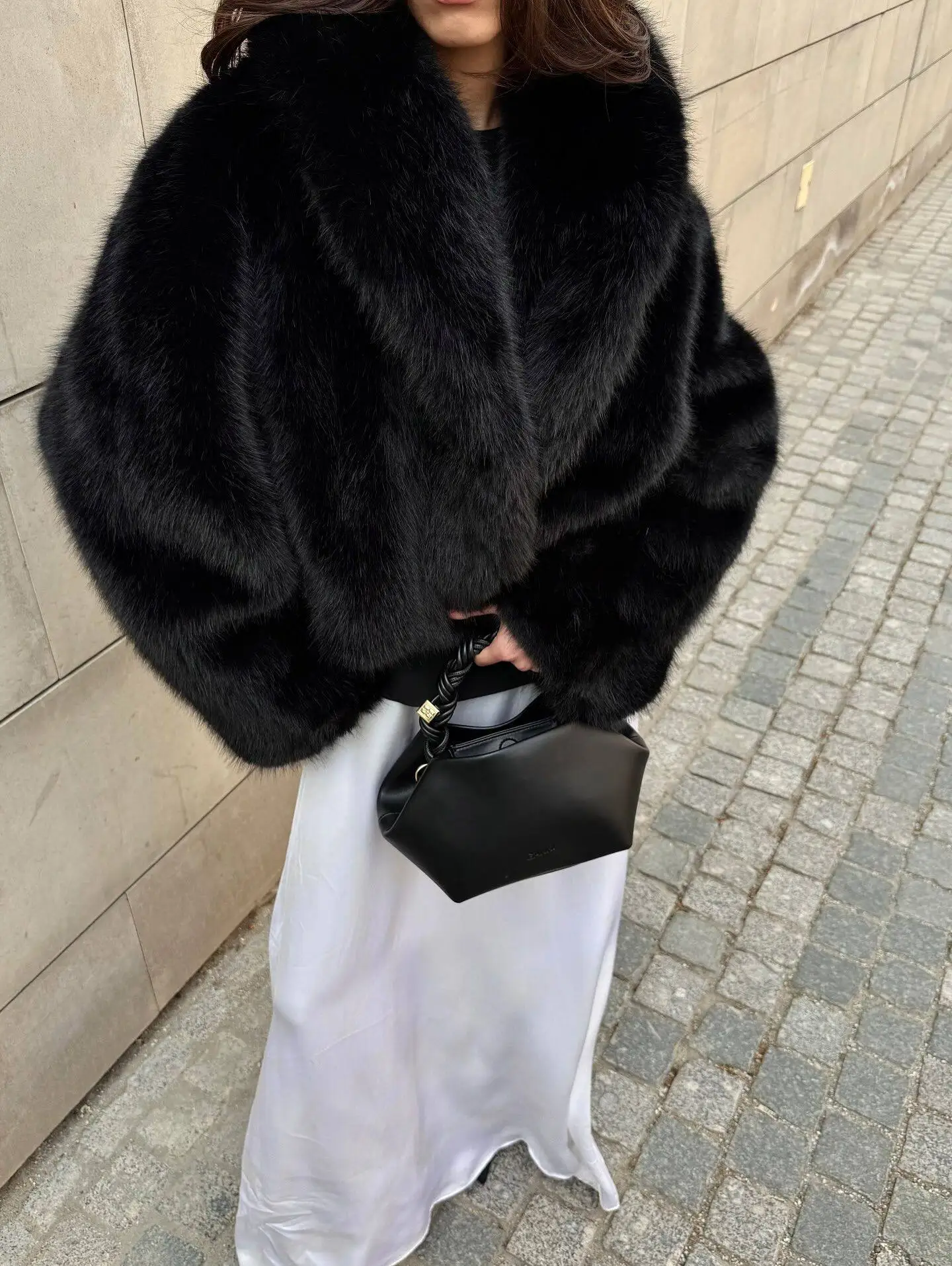 Lautaro Winter Short Thick Warm Shaggy Soft Black Faux Fur Coat Women Shawl Collar 2026 Loose Luxury High Quality Fluffy Jacket