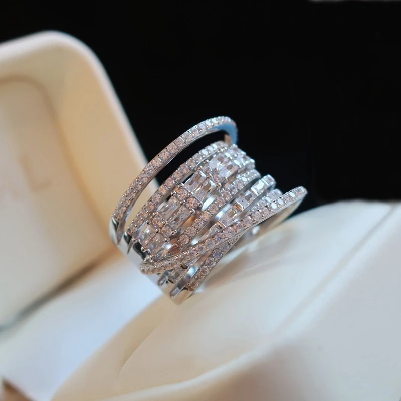 2024 New Bling Cubic Zirconia Wedding Ring for Women Geometric Square Band Design Luxury Fashion Female Rings Party Jewelry Gift