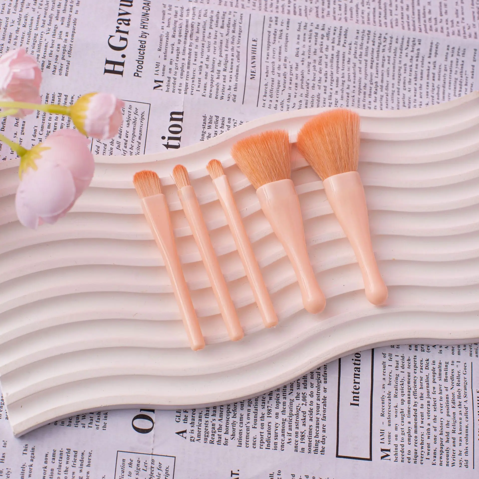 5Pcs Mini Complete Function Cosmetic Brushes With Mirror Shell Portable Travel Makeup Brush Set Cosmetic Brushes Kit With Case