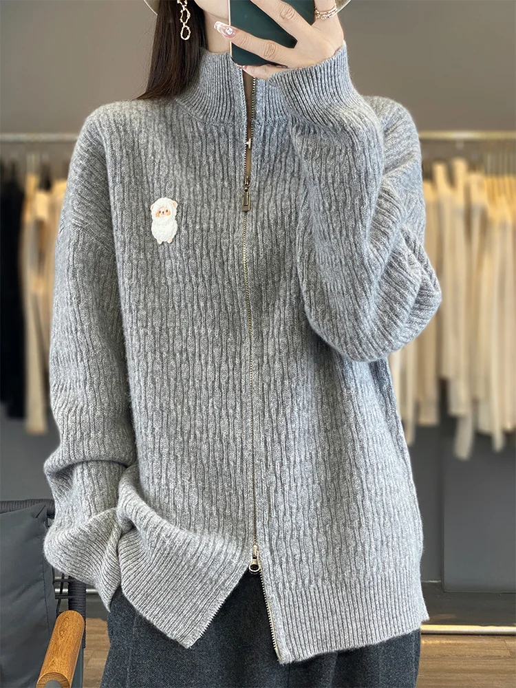 سترة نسائية من صوف ميرينو 100% مع منشفة خروف مطرزة مريحة للخريف والشتاء سترة بياقة ثابتة مع سحاب