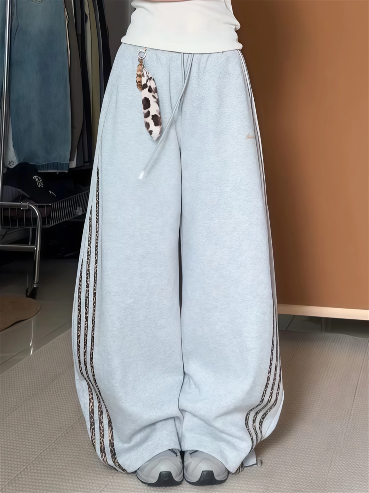 Women's Y2K Streetwear Baggy Sweatpants Gray with Leopard Print Side Stripes Drawstring Wide Leg Trousers Casual Fashion Pants
