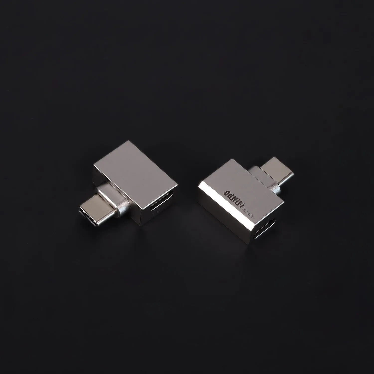 DDHiFi TC28CPro USB-C إلى USB-C OTG ومحول الطاقة للهاتف أندرويد ، آي باد ، والكمبيوتر ، مما يسمح للاستمتاع بالموسيقى أثناء الشحن