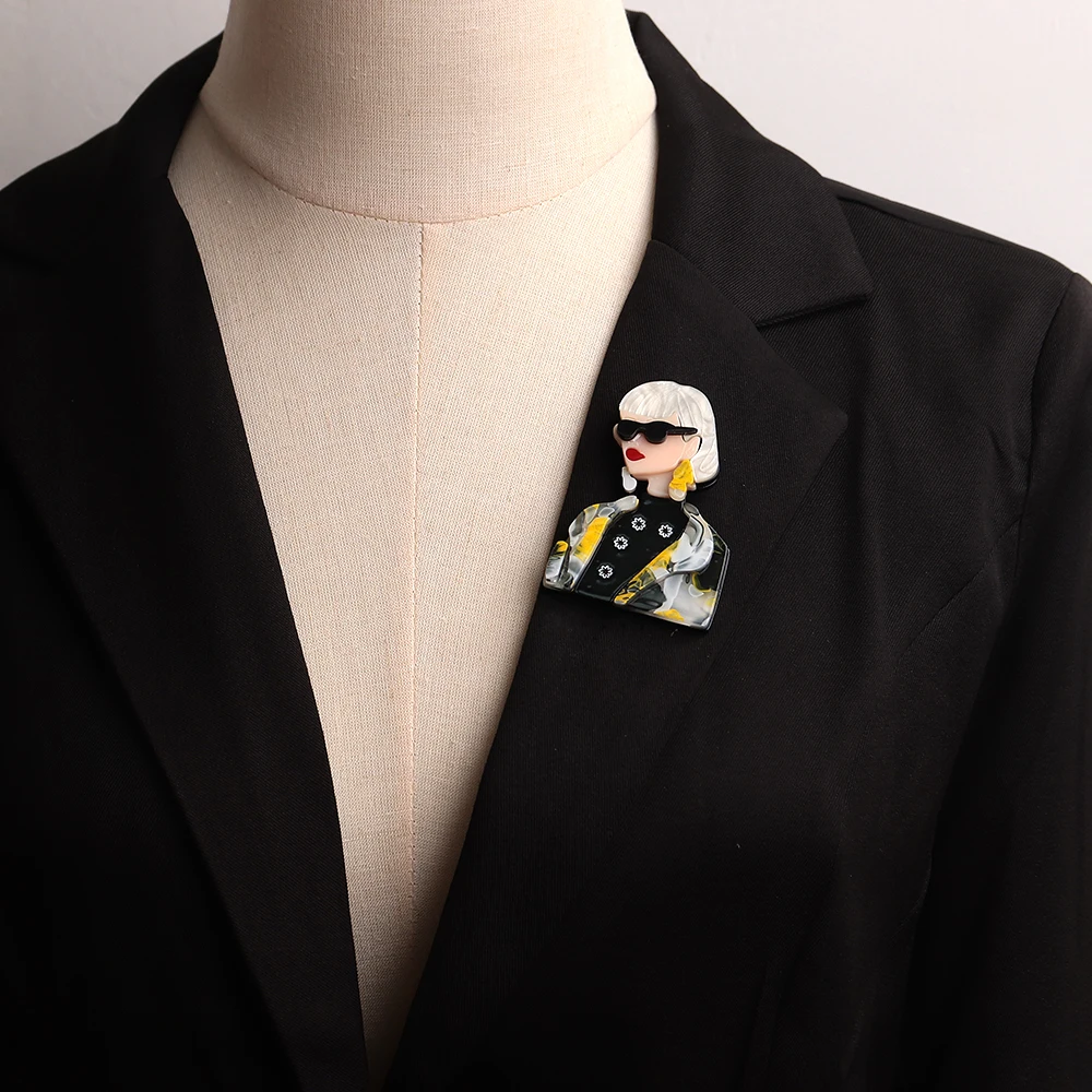 Fashion Cool Lady Figure Brooches for Women Resin Cartoon Sunglasses Female Badge Pins Casual Jewelry Clothing Accessories Gift