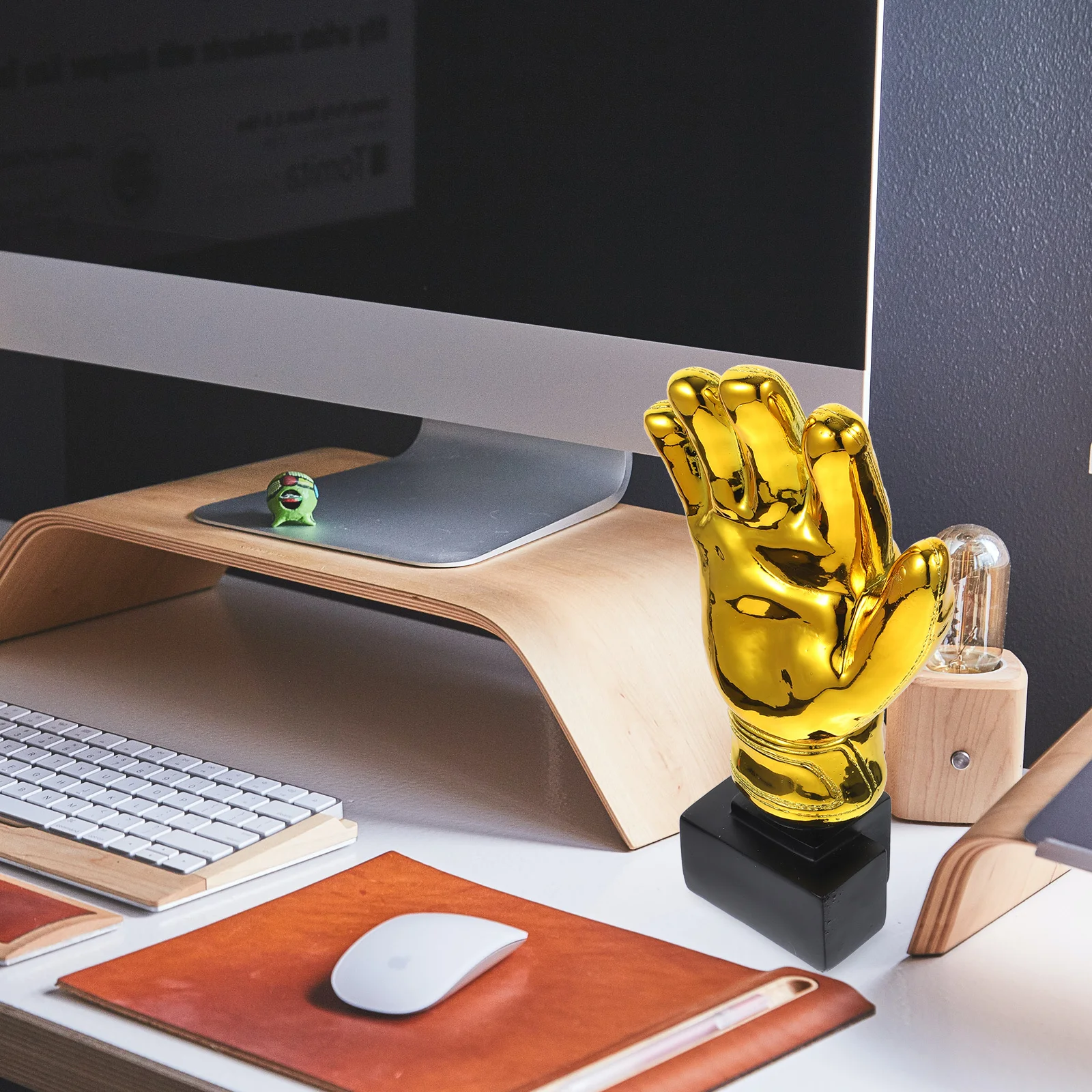 

Gold Goalkeeper Award Trophy Resin Plating Gloves Shape Soccer Match Trophy for Kindergarten School Office Winner Reward