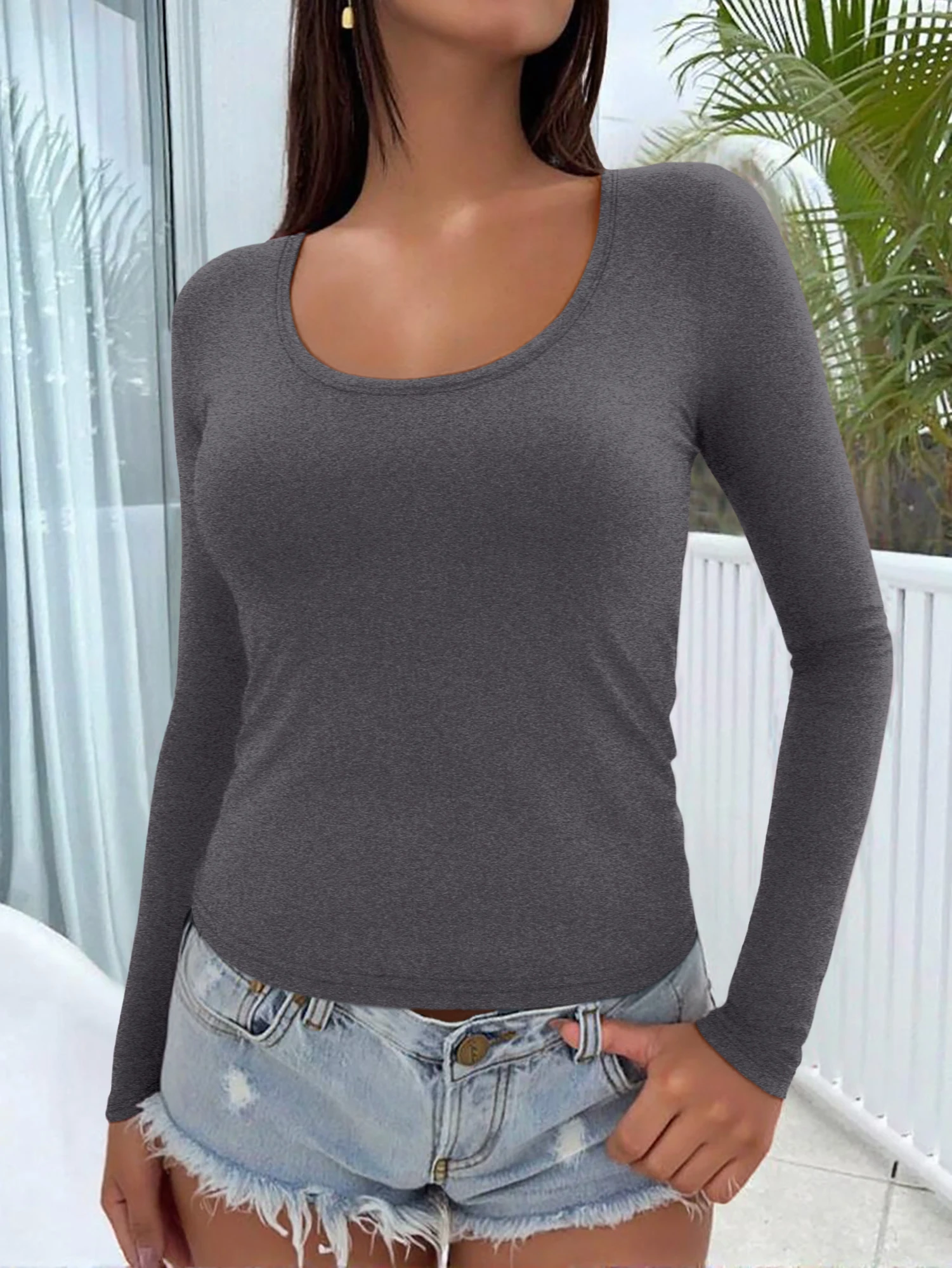 Vacation‑Friendly Scoop‑Neck Cropped Blouse, Body‑Hugging Long‑Sleeve Shirt for Resort Stays and Lakeside Walks