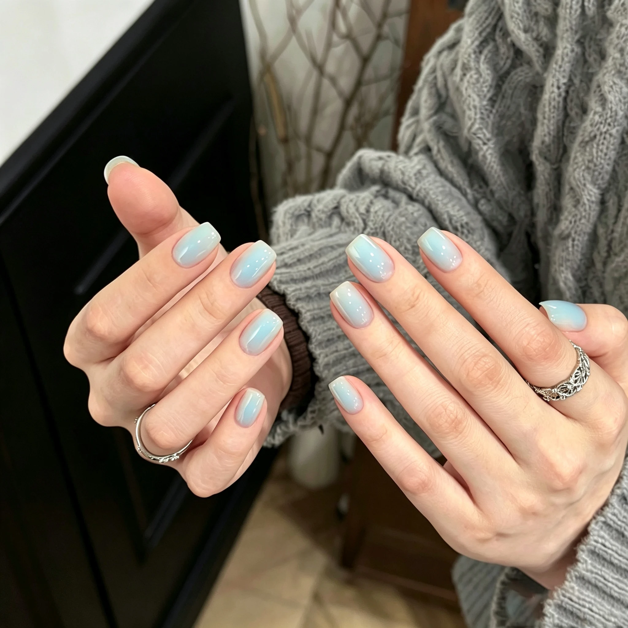 MIANEL 10ML Ice Transparent Baby Blue Gradient Aurora Gel Nail Polish, Nude Ombre Mirror Effect UV Gel for Nail Salon DIY