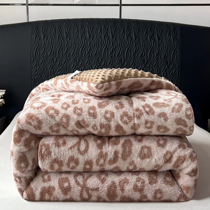 Rabbit fur printed beanie quilt winter thickened warm fleece quilt, comfortable and warm home student dormitory