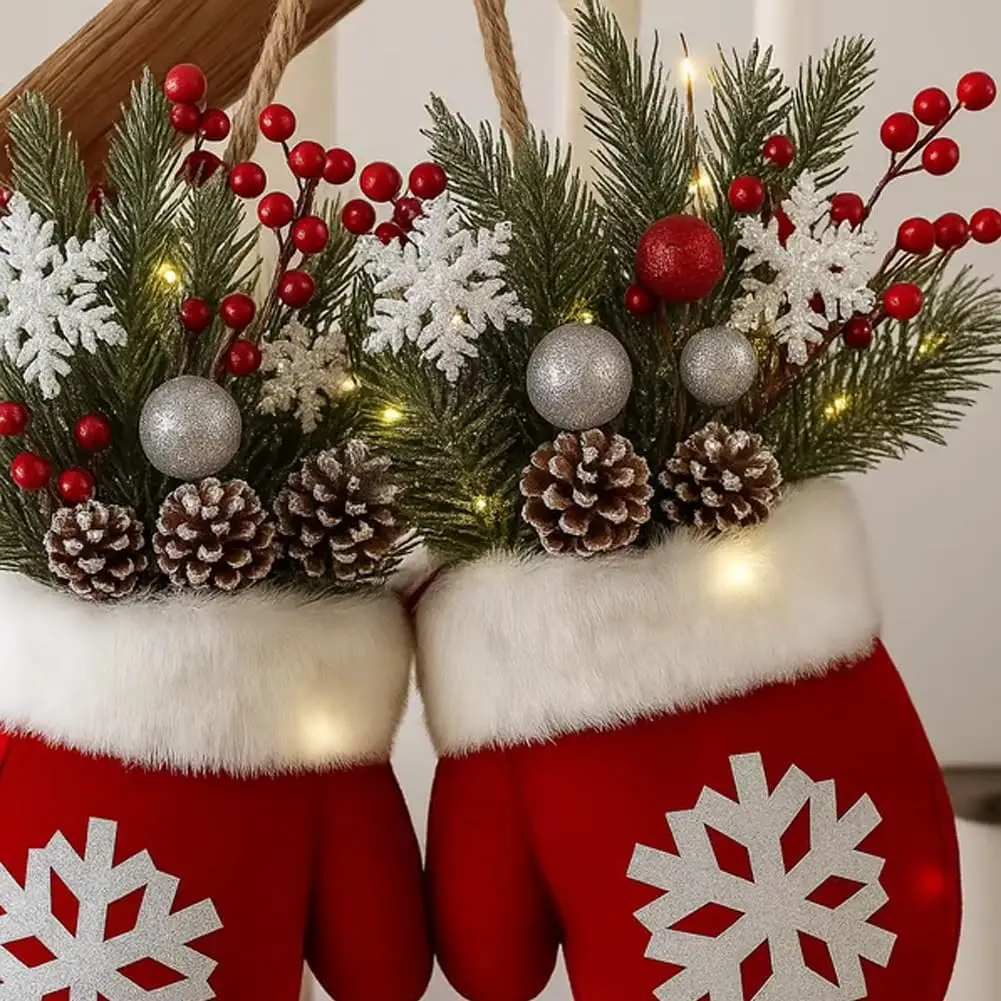 

New Christmas Luminous Gloves Wreath Enhances Festive Atmosphere