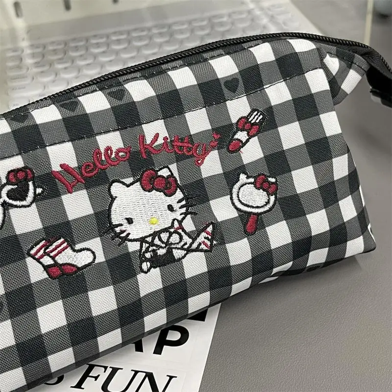 Hello Kitty Cartoon Zipper Pen Case originalità borsa cosmetica ad alta capacità borsa carina e portatile un regalo di compleanno per ragazze