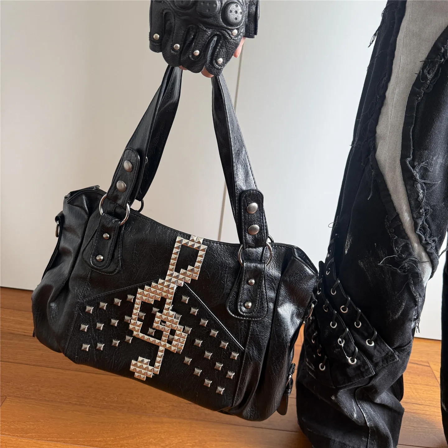 Punk Style Rivet Tote Bag Women's Black Locomotive Bag Large Capacity Rock Commuter Music Note Shoulder Bag