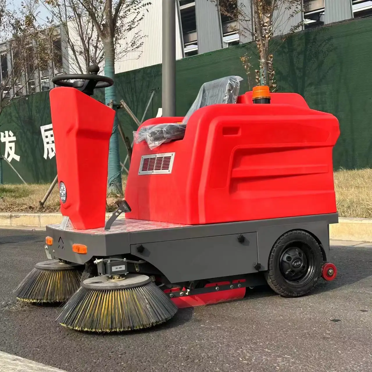 

1260 Ride-on Sweeper