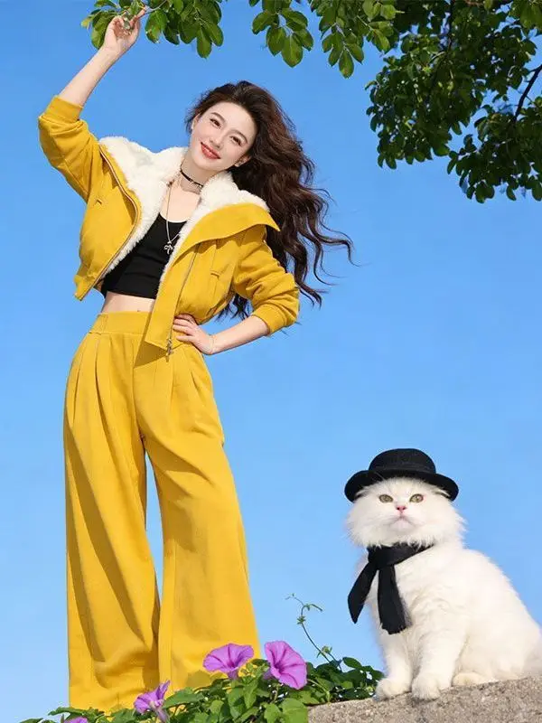 

American Sle Women's Fce Lined Hoodie Jaet And Casual Pants Two Piece Set Yellow Color for Winter Season Casual Wear