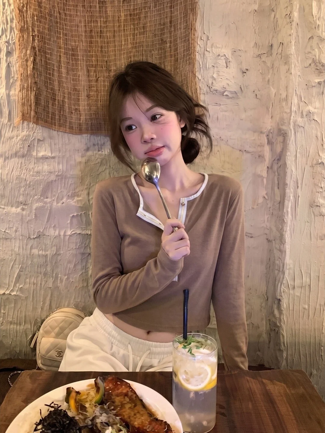 Brown Long Sleeve Henry Collar Short T-Shirt Women's Loose Fit Autumn Top Casual Style Versatile Single Wear Korean Design