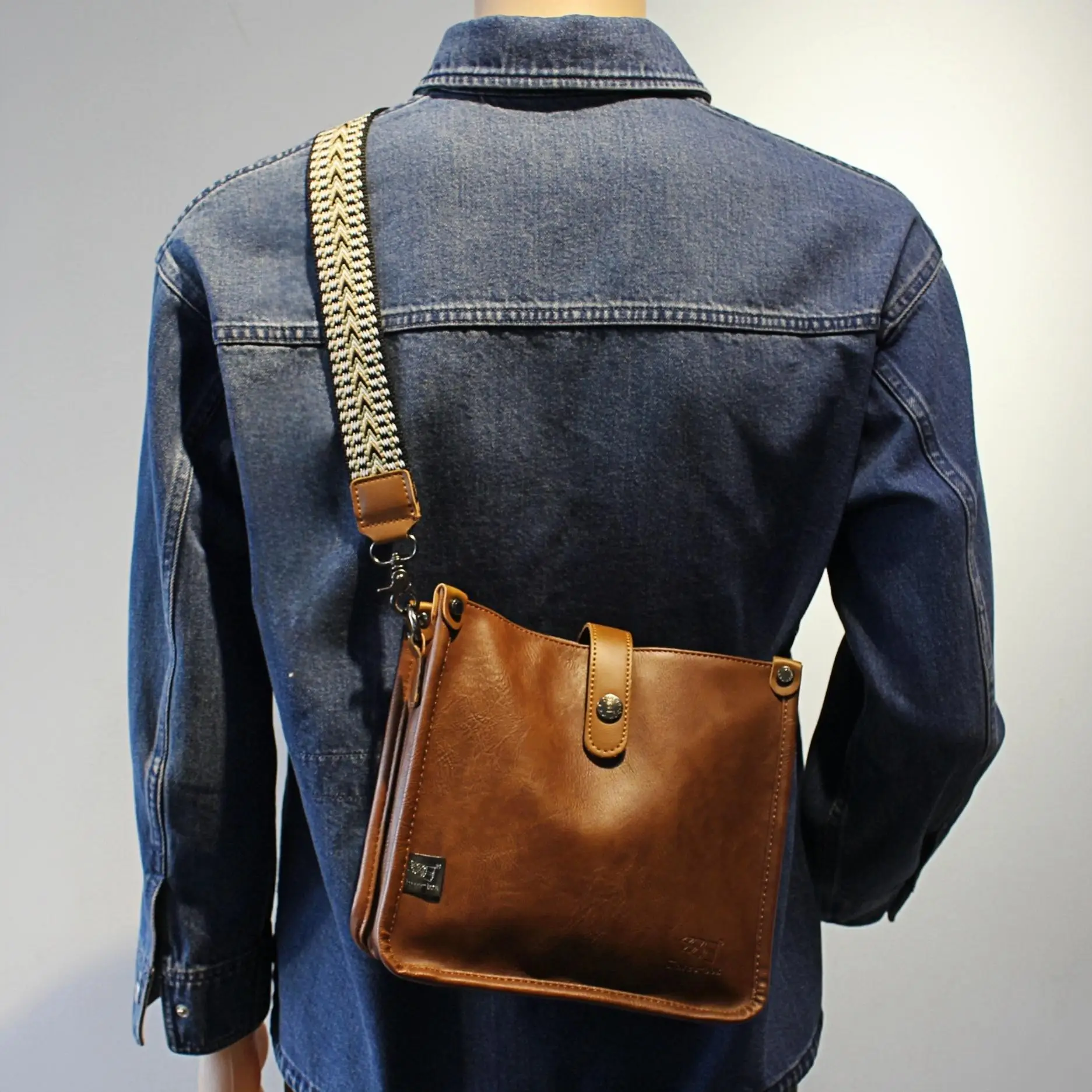 Trendy Street Style Unisex Large Capacity Slant Crossbody Bag Casual Fashion Shoulder Bag for Youth Male Female Single Should...