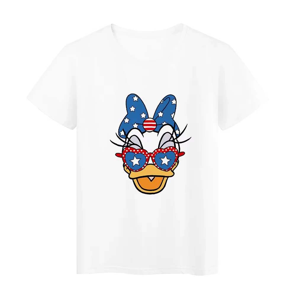 تي شيرت بنمط كاليفورنيا - قميص علوي بأكمام قصيرة ورقبة دائرية مطبوع عليه رسوم كرتونية نابضة بالحياة مثالي لتي شيرت ديزني للصيف والربيع