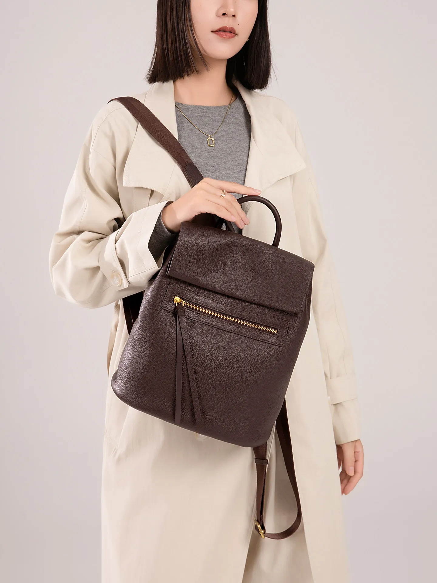 

2026 New Fashion All-Matching Women's Backpack Commuter First Layer Cowhide Leather Backpack Women's