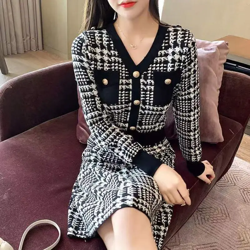 

Vintage plaid knitted sweater women autumn and winter small fragrance long sleeve casual v neck coat bottoming sweater female