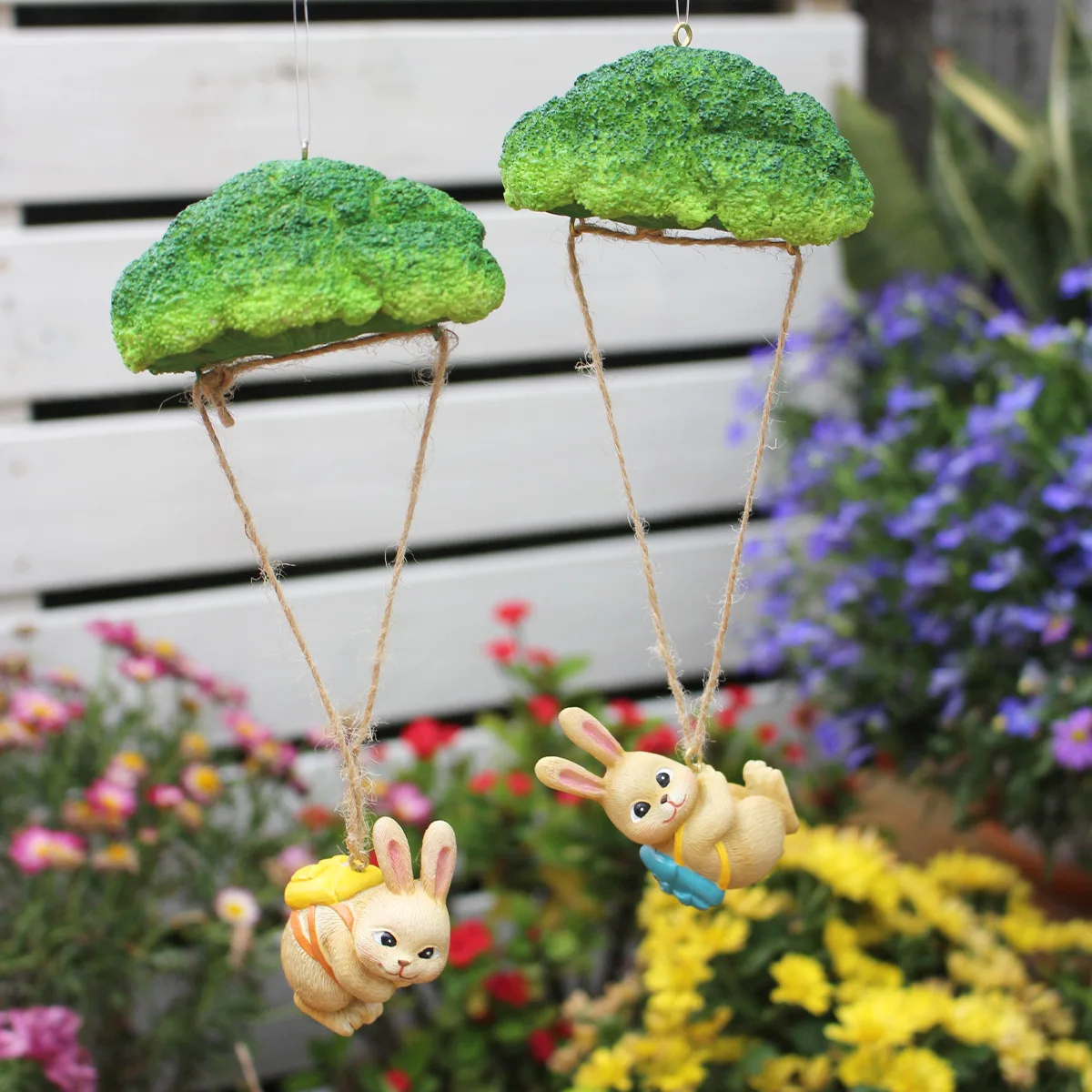 

Cute Broccoli Rabbit Hanging Decor - Resin Garden Ornament for Balcony & Patio