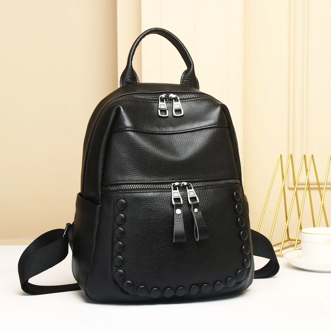 

2024 Luxury Brand Cow Genuine Leather Women Backpacks Fashion Female Ladies Girl Student Korean Casual Rivet Designer Backpack