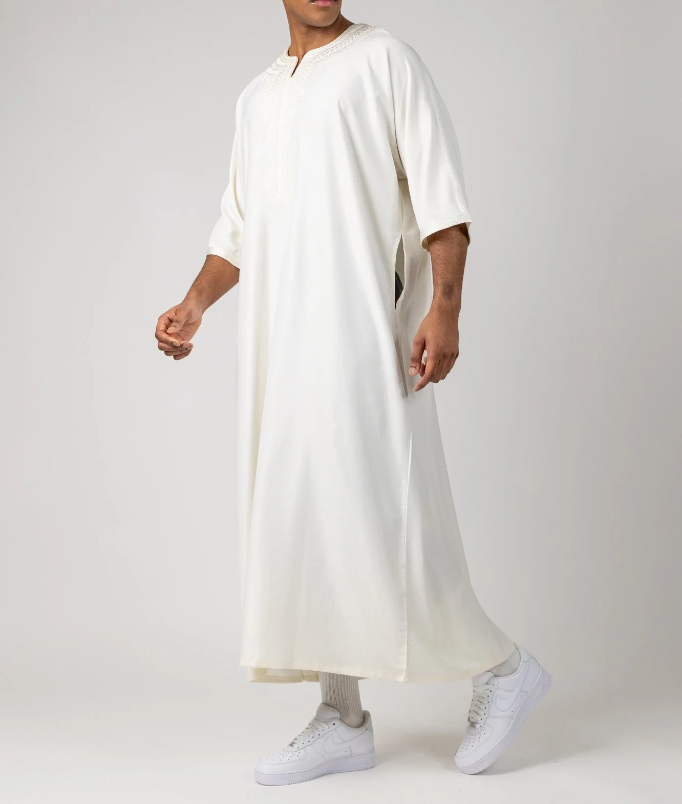 2025, High-End-Dubai-Muslim, mittlere Ärmel, Seil-Stickerei, ethnischer Stil, marokkanische Herren-Robe, Seitentasche, Dubai, Luxus, Islam, elegant