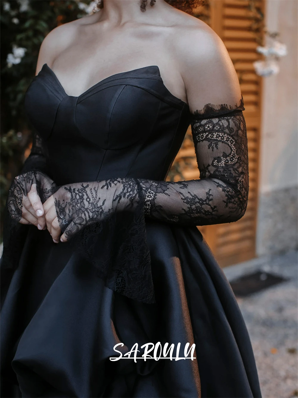 Gothic Black Wedding Dress with Lace Sleeves Elegant Satin Bride Dresses Custom Make Side Slit Popular Bridal Gown