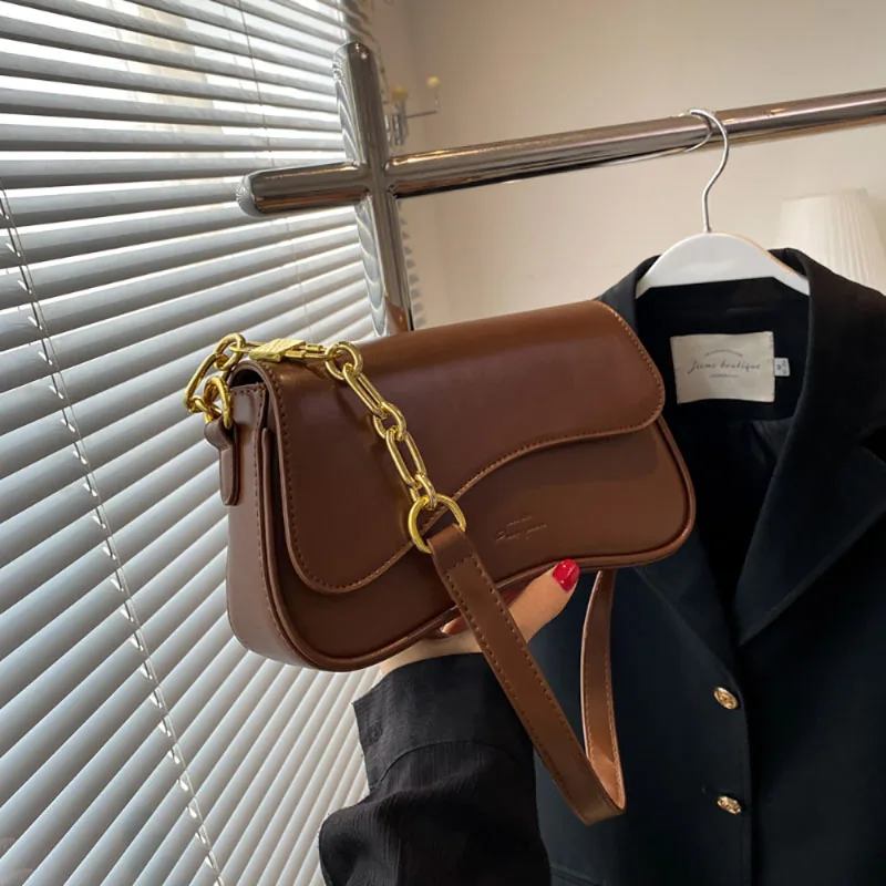 High-End Texture Niche Design Red Shoulder Bag Female 2023 New Fashion Autumn Winter Underarm Wedding Bag Chain Crossbody Pack